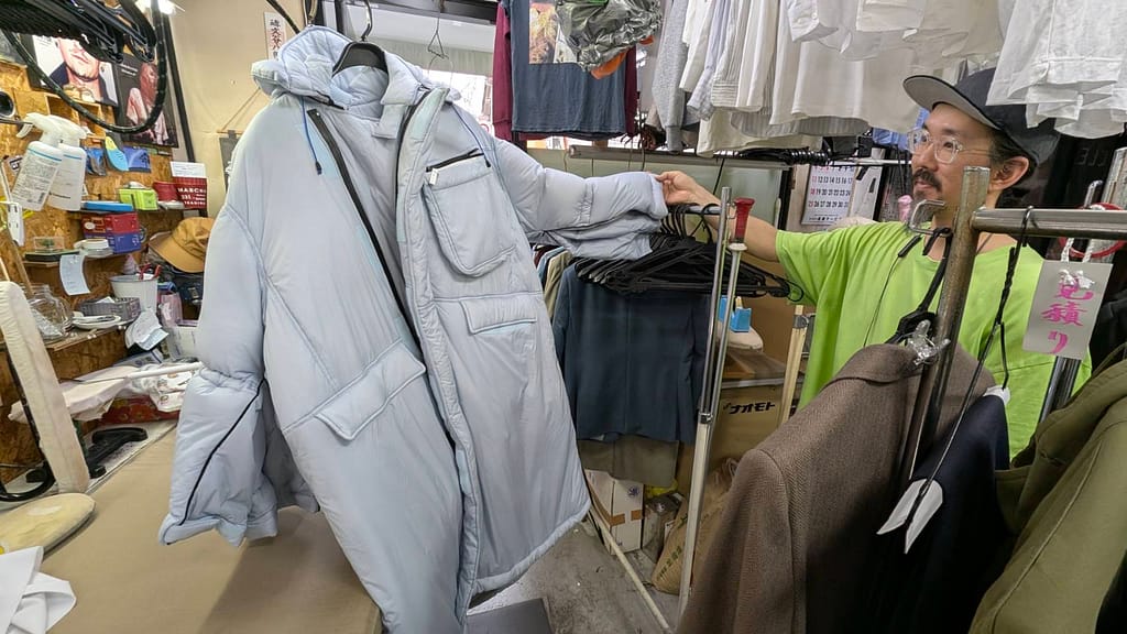 ユニクリーニング 工場長 翼 古着メンテナンス 仕上げ作業