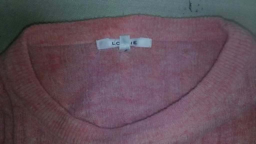 衣類のお医者さん クリーニングオオタ セーターの変色・シミ除去後 クリーニング仕上がり