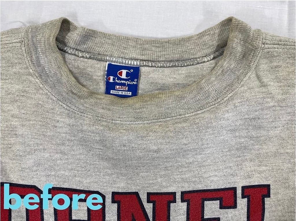 クリーニング店によるTシャツの首回りのしみ抜きのビフォー 写真提供:クリーンラインナリナカ COOPさっぽろきよみ店(北見市)