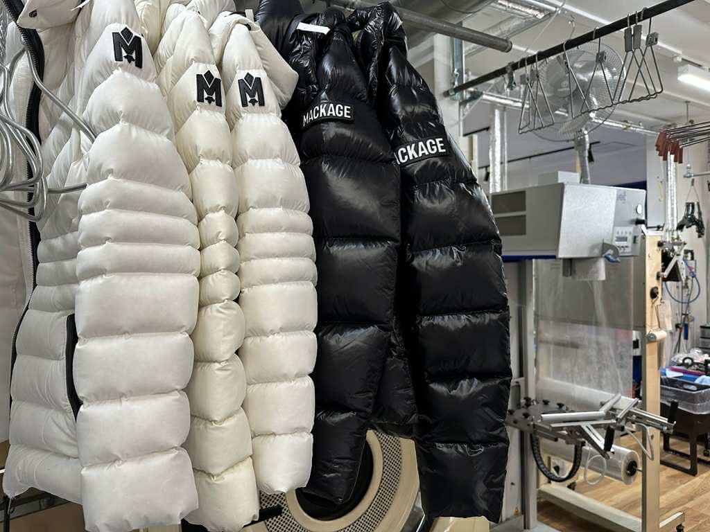 ファッションクリーニングSuzuki. ダウンジャケットの立体仕上げ(札幌市)