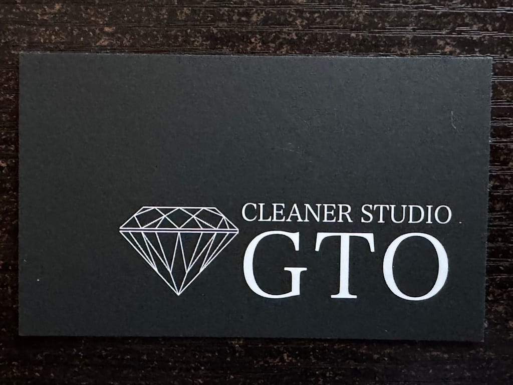 百貨店のハイブランドショップにも設置されているクリーナースタジオGTOのショップカード
