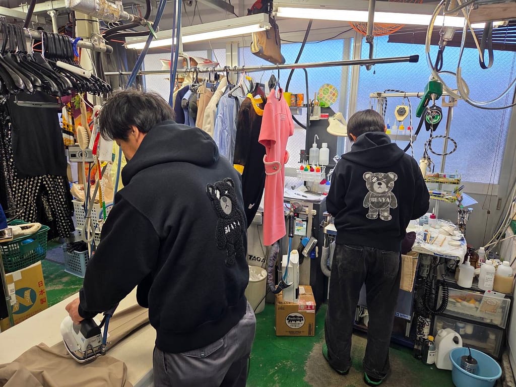 cleaners洗屋 羽田本店 東京都大田区羽田 工房内作業スペース全景