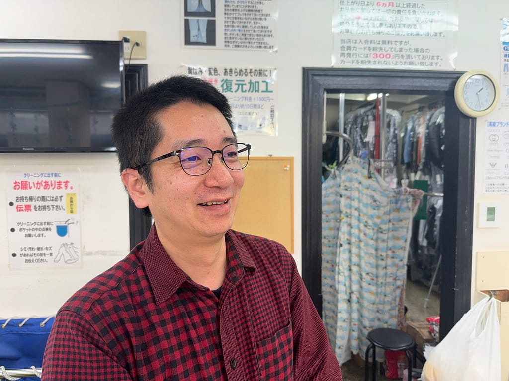みつぼしクリーニングの店主(店内でのインタビュー風景)