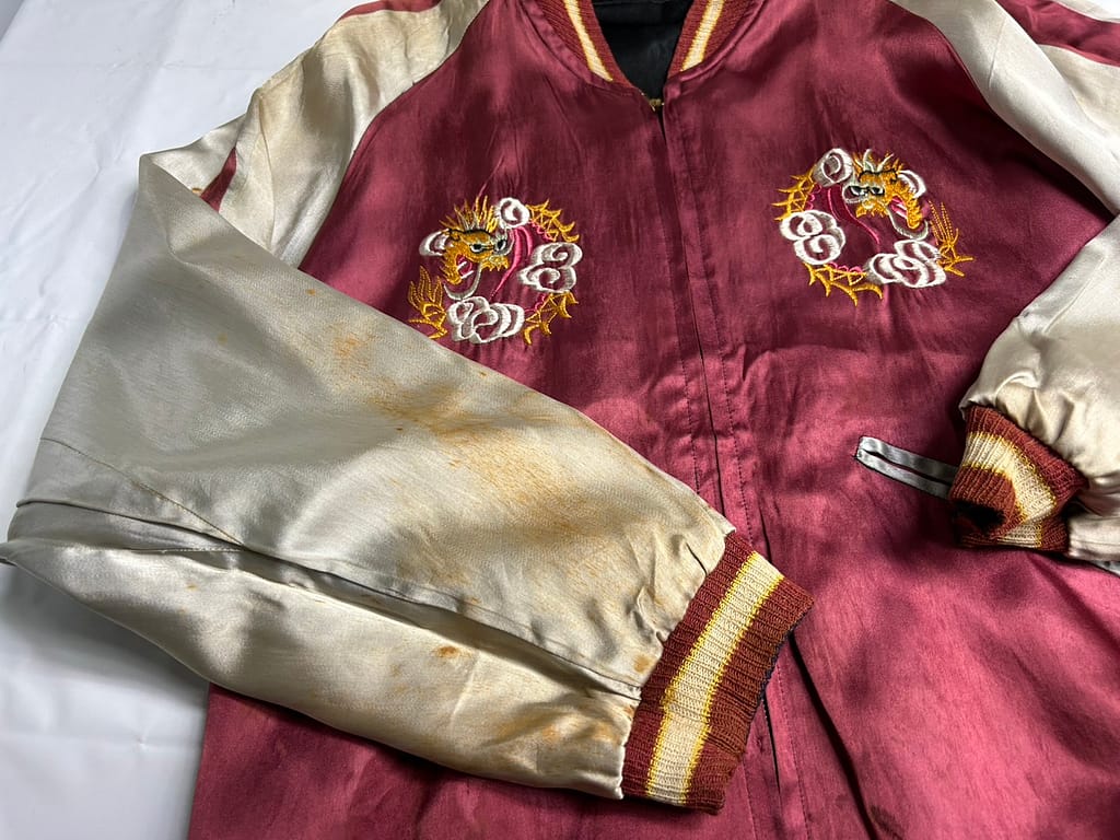 ヴィンテージスカジャン 全体的黄ばみ 染み抜き前 ㈱イウチ せんたく屋太郎 津市