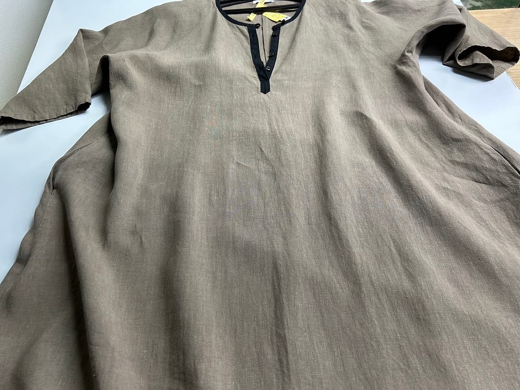リネンワンピース インク移染除去後 染み抜き後 ㈱イウチ せんたく屋太郎
