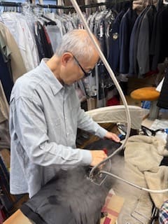 松尾クリーニング アイロン仕上げ作業