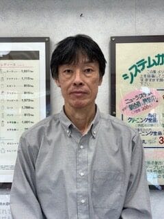 クリーニングアサヒ本店 二代目店主の店内ポートレート（町田市）