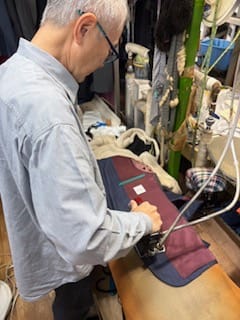 松尾クリーニング 蒸気プレス工程