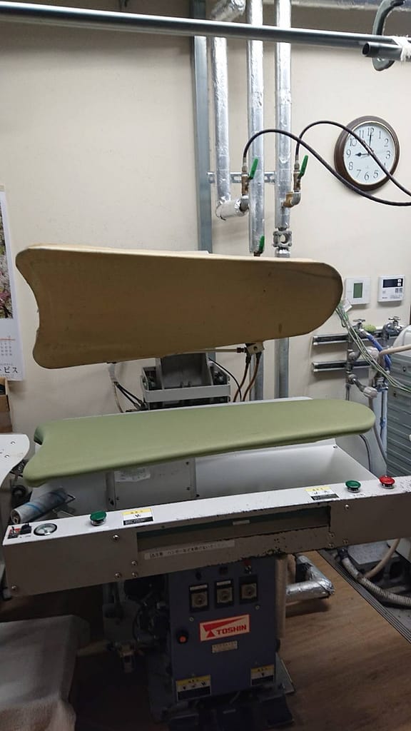 エコクリーニングクレオの業務用プレス機設備