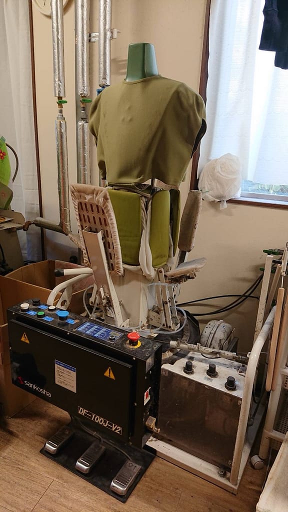 エコクリーニングクレオの人体成型機による立体仕上げ設備