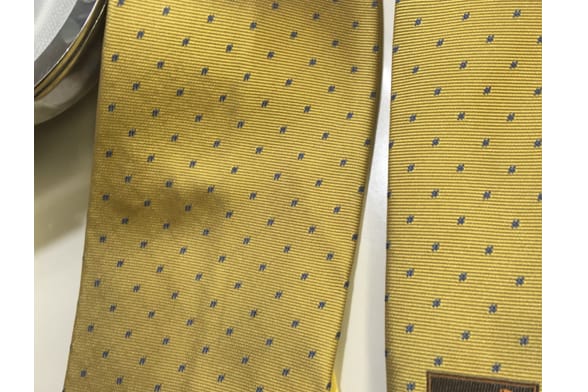 エルメスネクタイ しみ抜き後 色艶回復事例