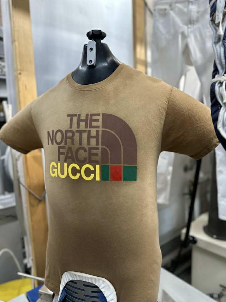 ファッションクリーニングSuzuki. ノースフェイス×グッチTシャツの仕上げ(札幌市)