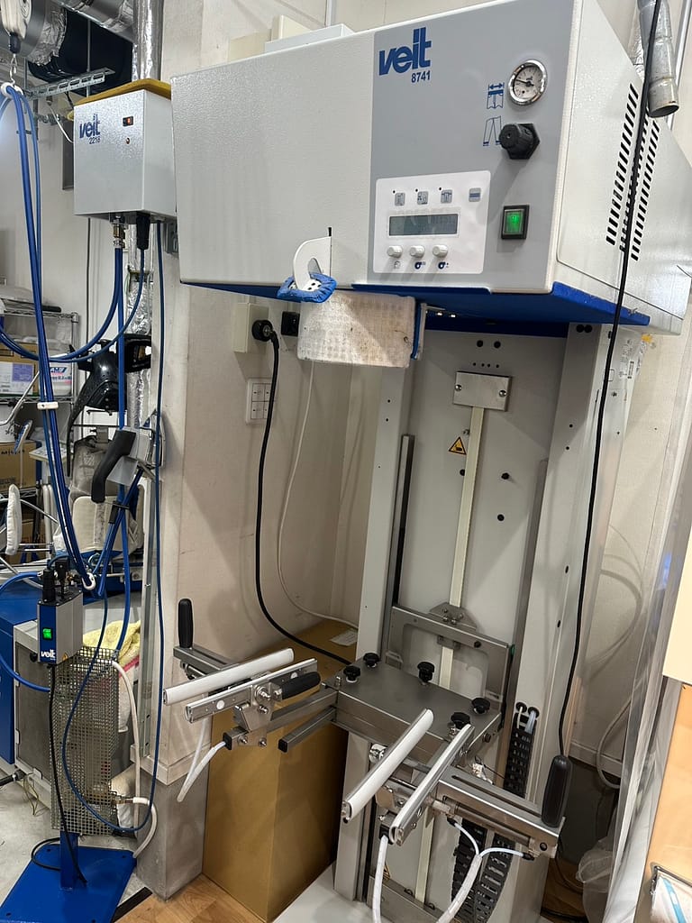 ファッションクリーニングSuzuki.ドイツ製プレス機による高品質仕上げ設備