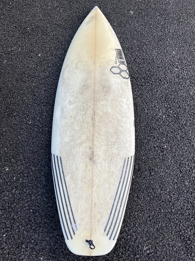 30年以上サーフィンを続ける松野クリーニング本店店主の愛用サーフボード