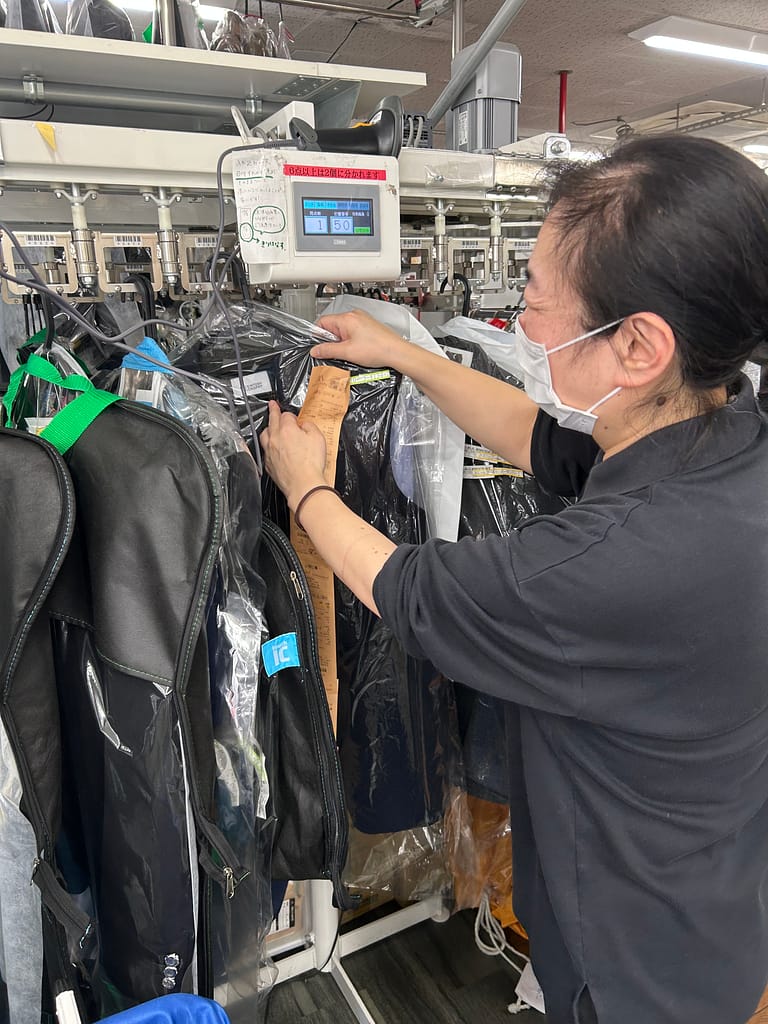 仕上がり確認とタグチェック作業