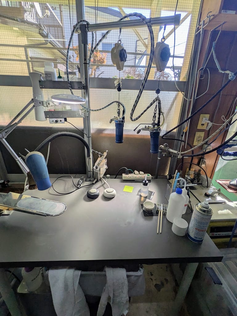 京技術修染会で学んだ技術を活かすしみ抜き専用作業台